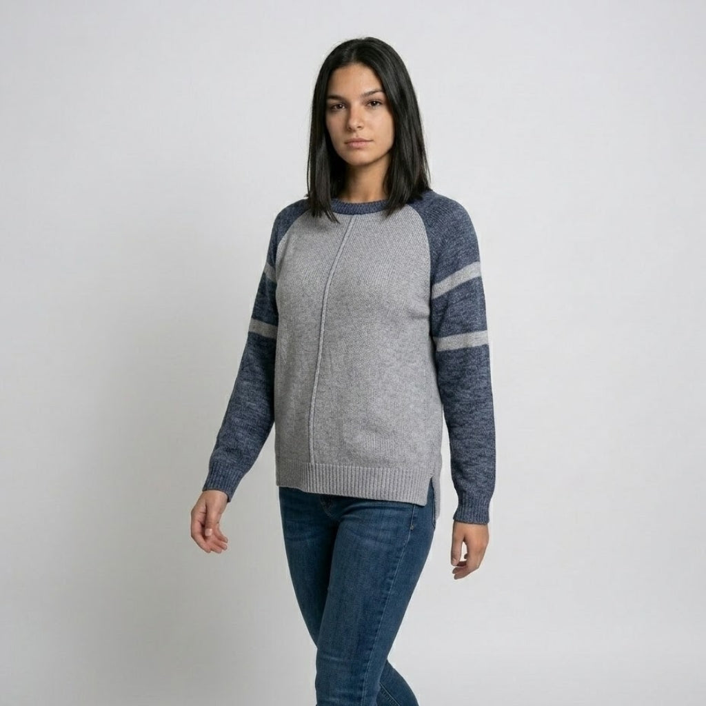 Maglione lavorato a maglia in misto cotone e poliestere con maniche a contrasto per un look casual