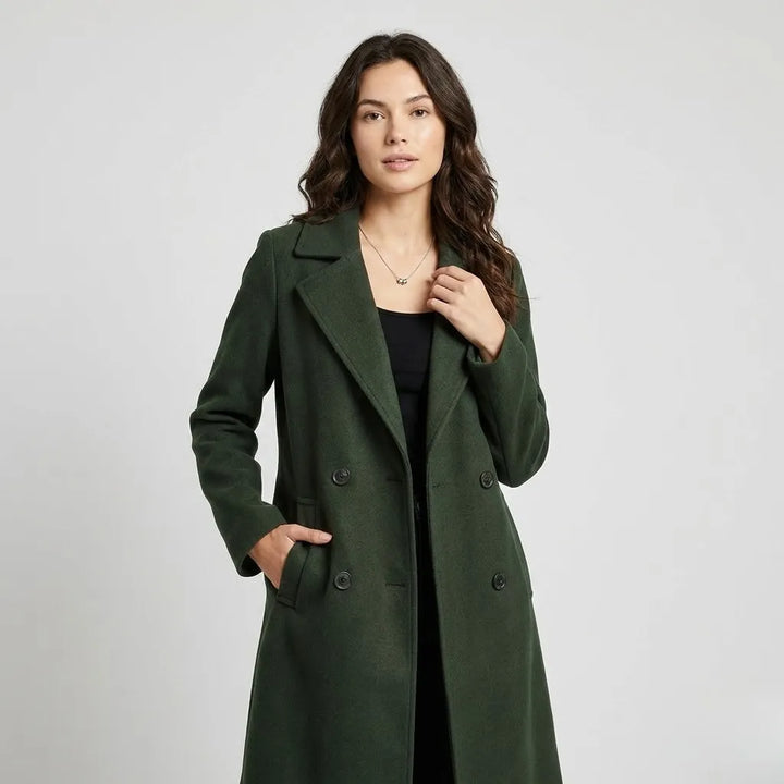Cappotto doppiopetto in misto lana fine con taglio strutturato