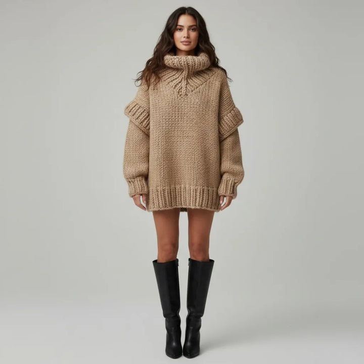 Maglione in misto acrilico e poliestere con taglio oversize e colletto alto