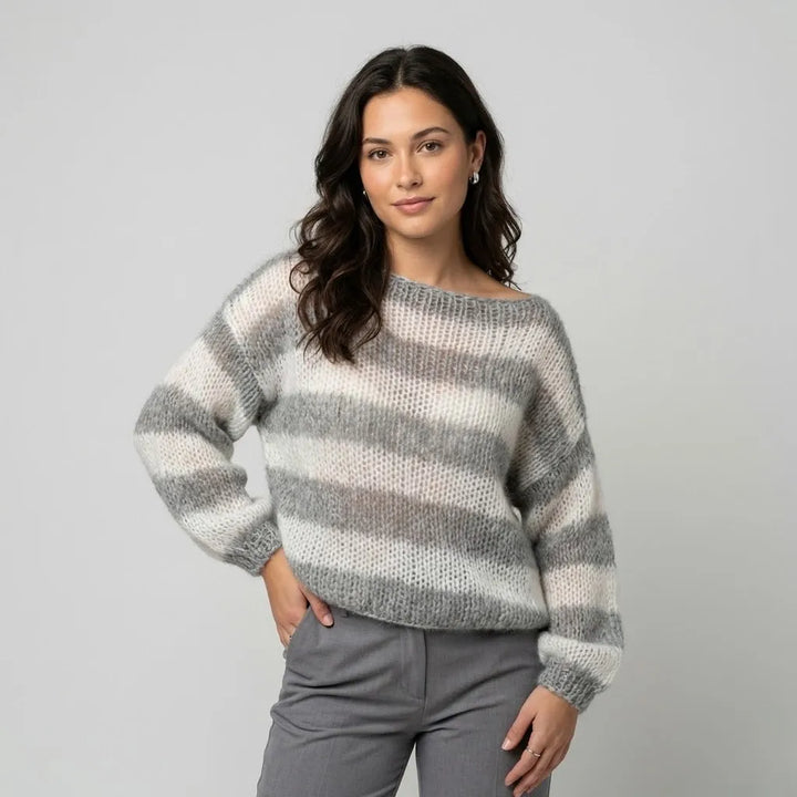 Maglione morbido in lana a taglio ampio con scollatura larga