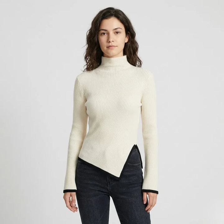Maglione a coste con colletto alto e vestibilità aderente