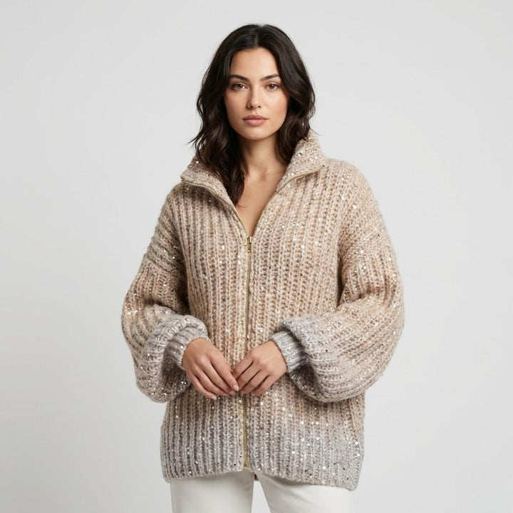 Maglione voluminoso lavorato a maglia con leggero lucido, colletto alto e chiusura frontale