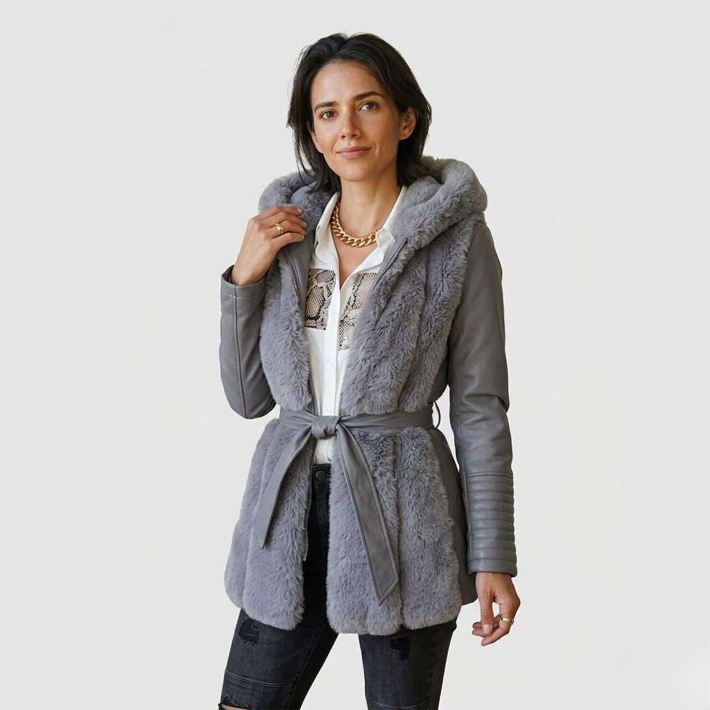 Giacca strutturata con ampio colletto e design regolabile
