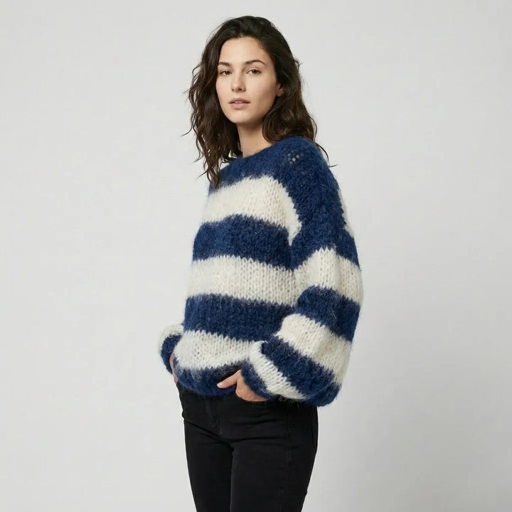 Maglione lavorato a maglia in misto acrilico e poliestere con taglio loose e motivo a righe