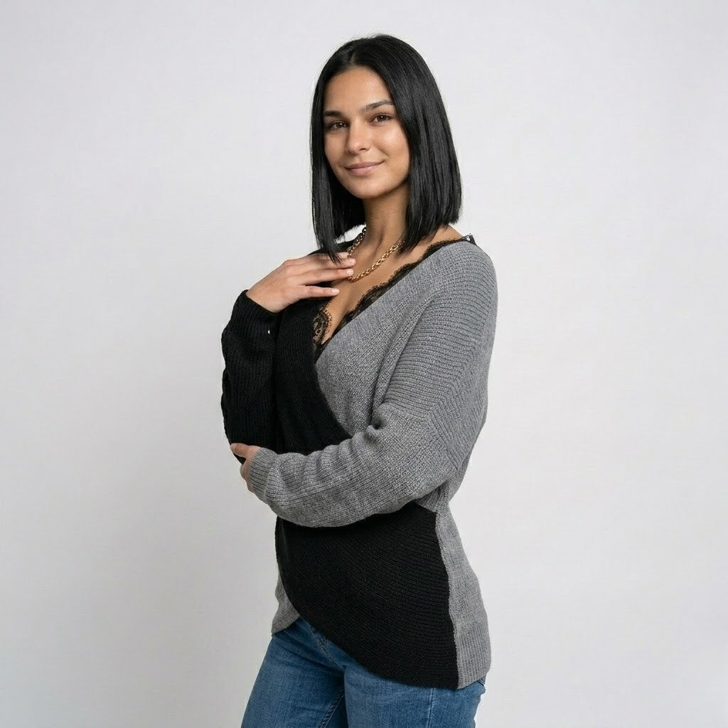 Maglione in misto poliestere ed elastan con taglio fluido e dettaglio in pizzo
