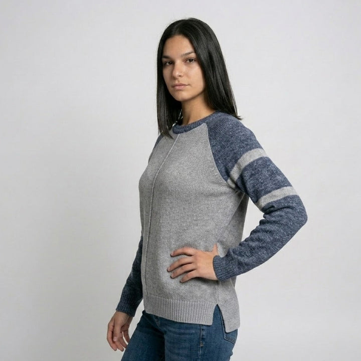 Maglione lavorato a maglia in misto cotone e poliestere con maniche a contrasto per un look casual