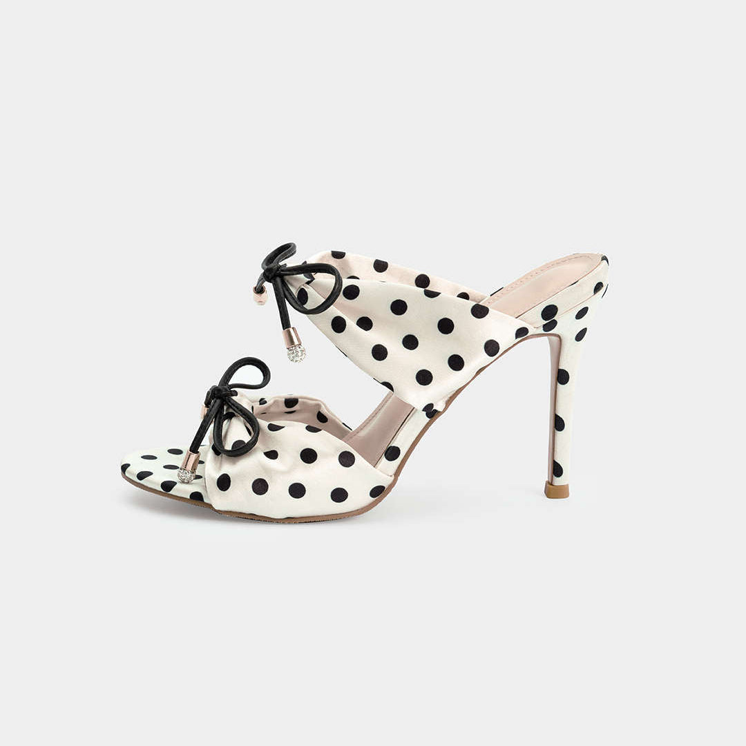 Sandali con pois e fiocco
