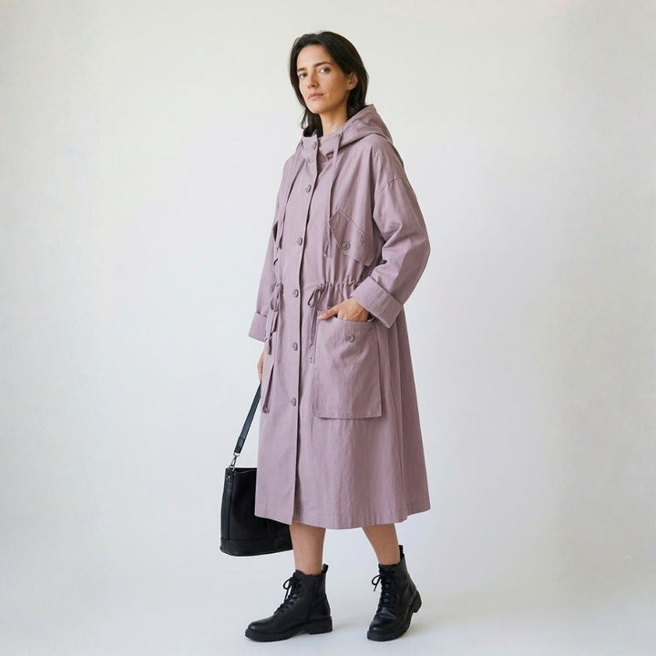 Parka lunga in misto cotone e poliestere con cappuccio regolabile e tasche utili