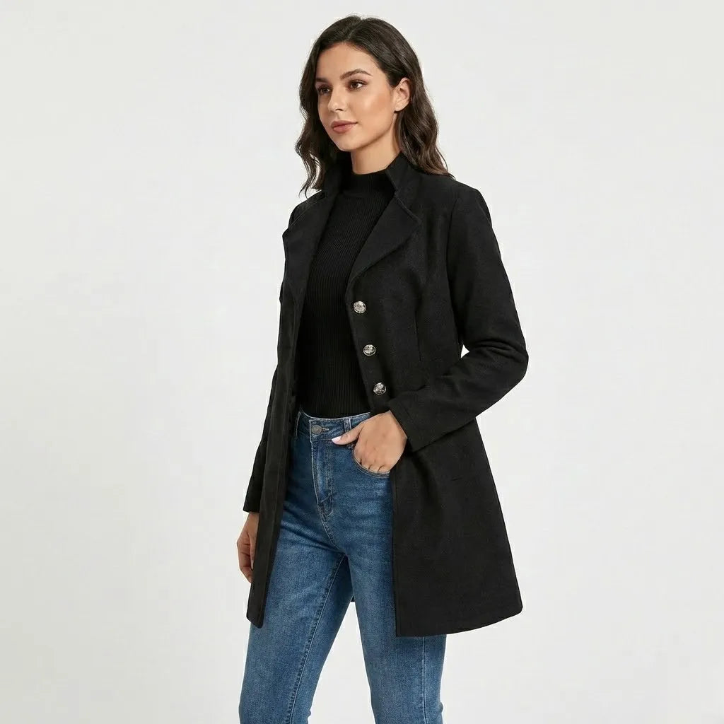 Cappotto strutturato in misto lana con taglio dritto in stile moderno