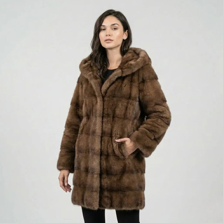 Cappotto lungo oversize in pelliccia sintetica con cappuccio