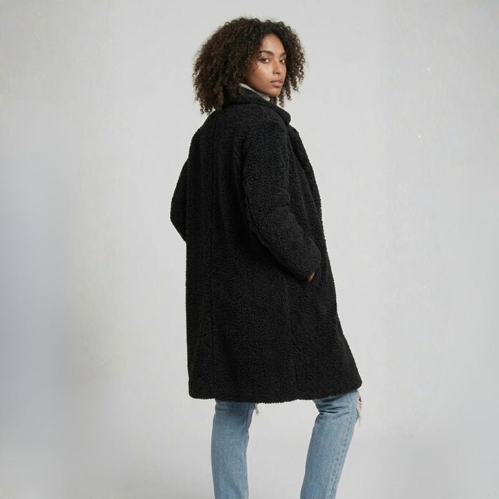 Cappotto lungo strutturato con ampie rever