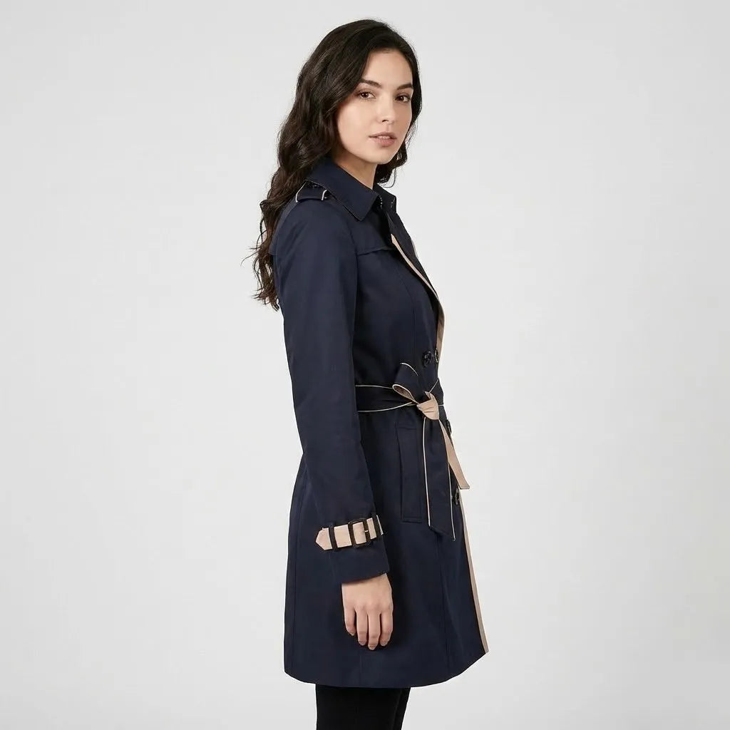 Cappotto strutturato in cotone con vestibilità aderente