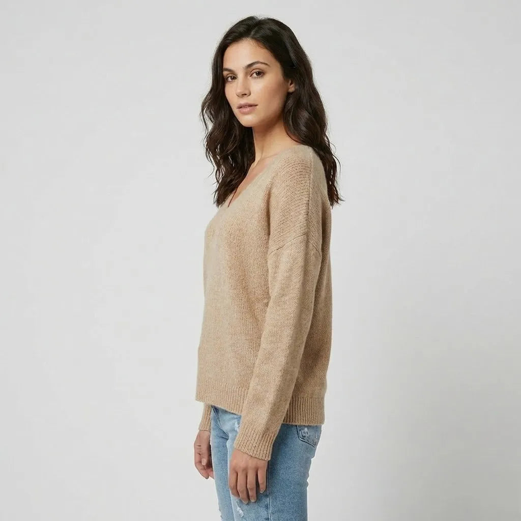 Maglione morbido lavorato a maglia in misto lana con vestibilità ampia e scollatura a V