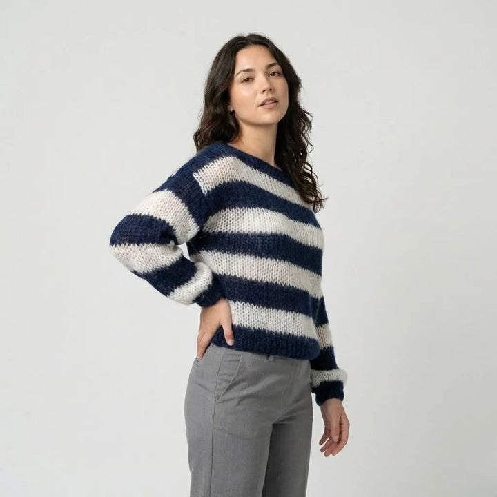 Maglione morbido in lana a taglio ampio con scollatura larga