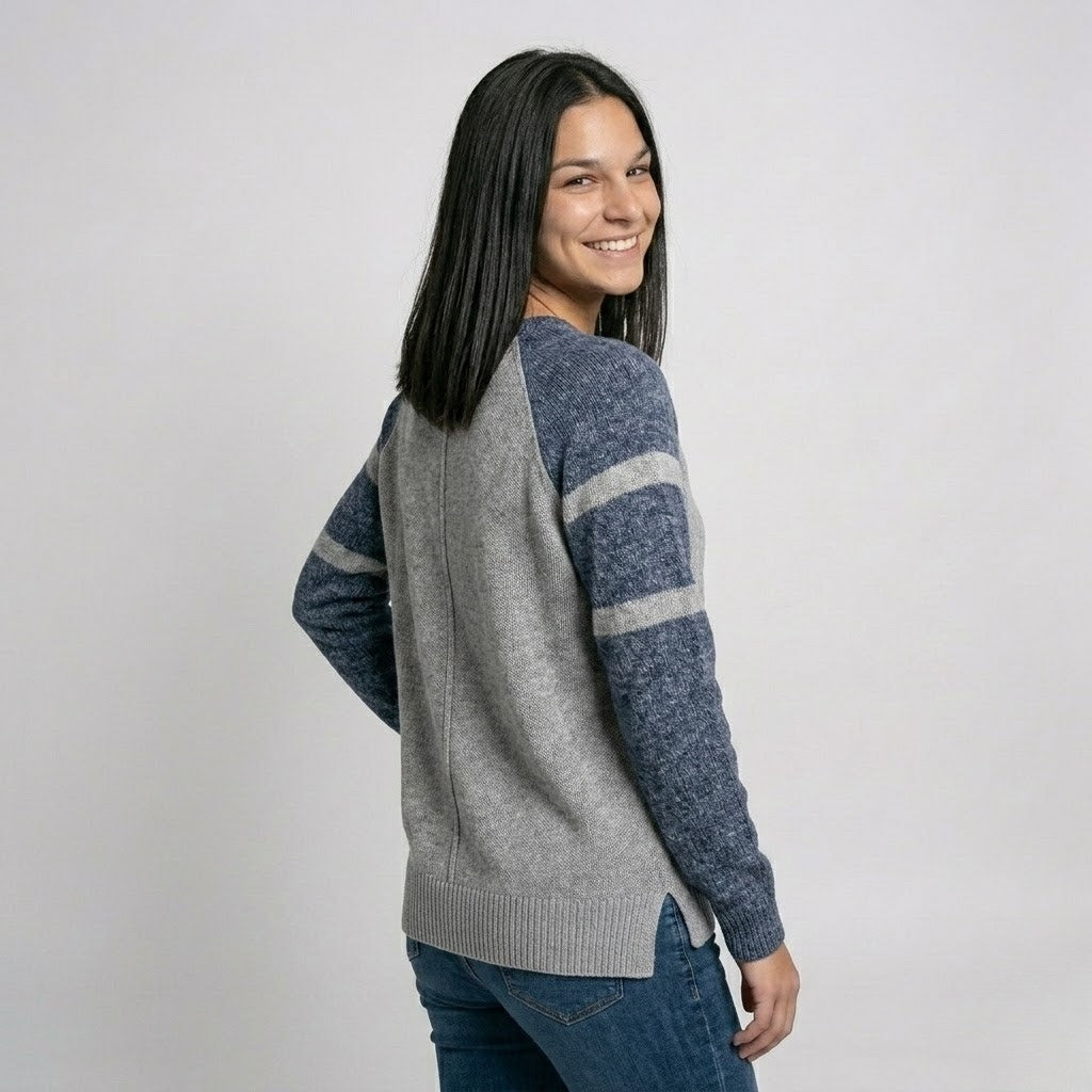 Maglione lavorato a maglia in misto cotone e poliestere con maniche a contrasto per un look casual