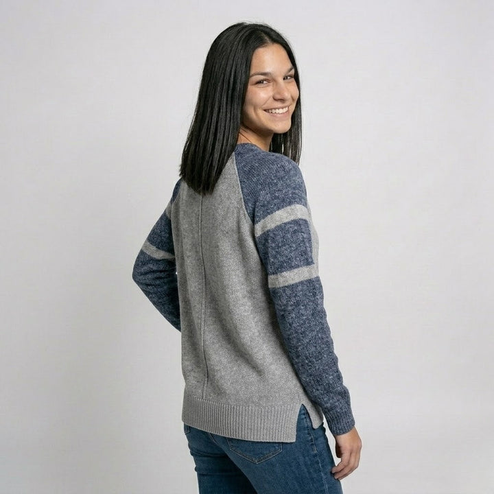 Maglione lavorato a maglia in misto cotone e poliestere con maniche a contrasto per un look casual
