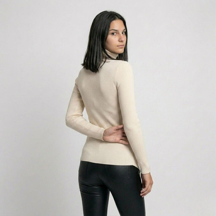 Maglione strutturato in misto poliestere e viscosa con dettaglio asimmetrico in stile moderno