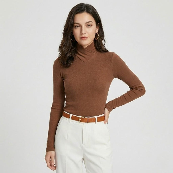 Maglione strutturato in misto viscosa con vestibilità aderente