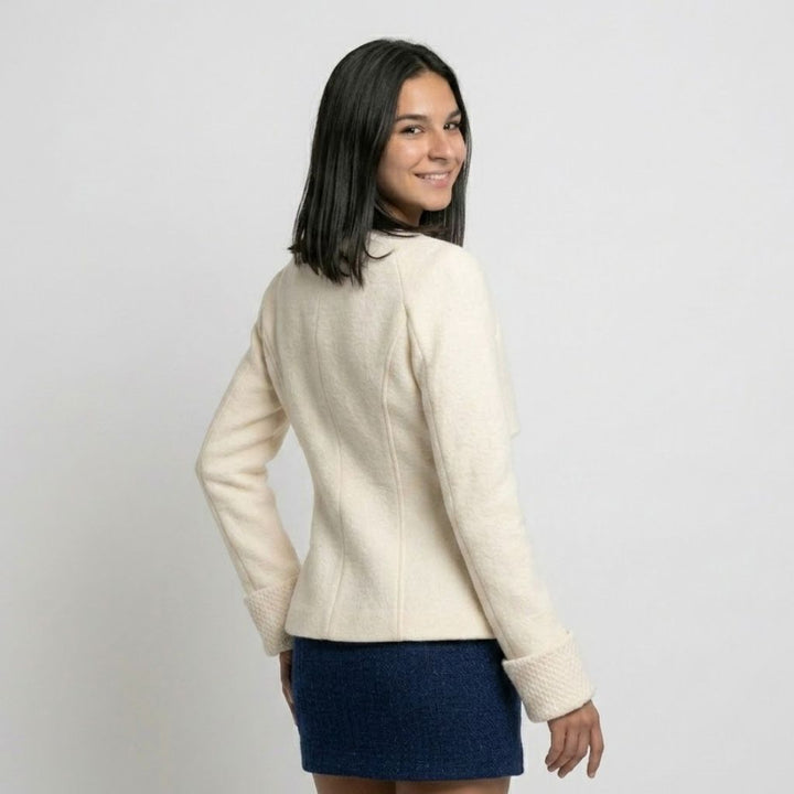 Maglione strutturato in misto poliestere ed elastan con bottoni decorativi