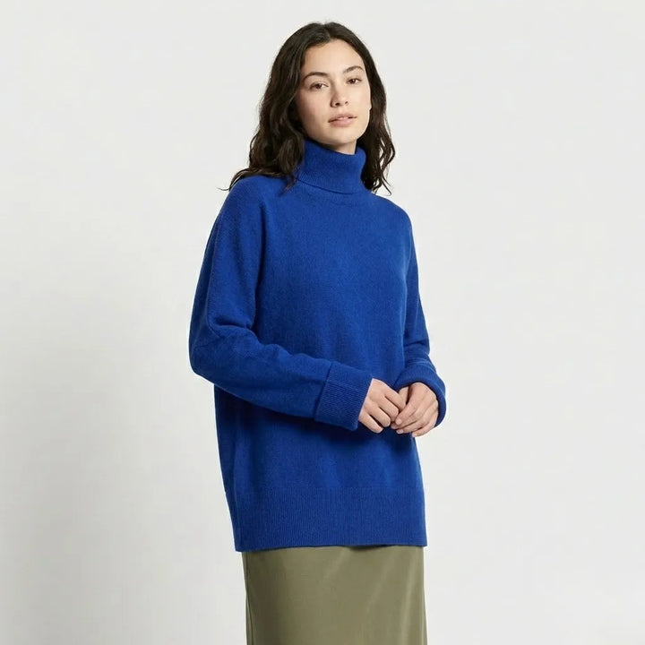 Poncho oversize in maglia con collo alto in morbido tessuto
