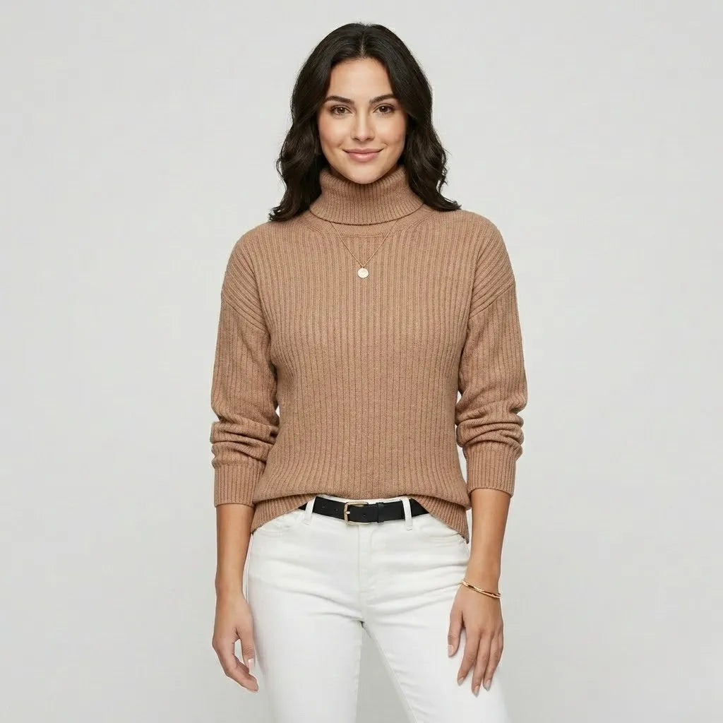 Maglione lavorato a maglia con alto collo e vestibilità comoda