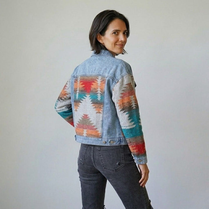 Giacca corta con motivo geometrico per un look casual