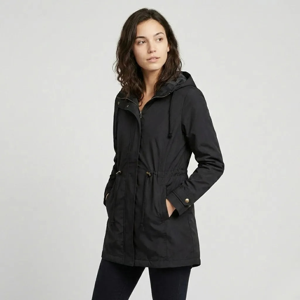 Parka lunga in cotone tecnico con cappuccio e taglio aderente