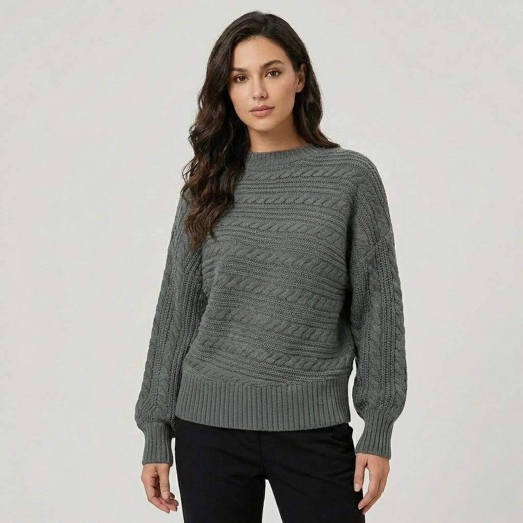 Maglione classico lavorato a maglia con motivo a treccia