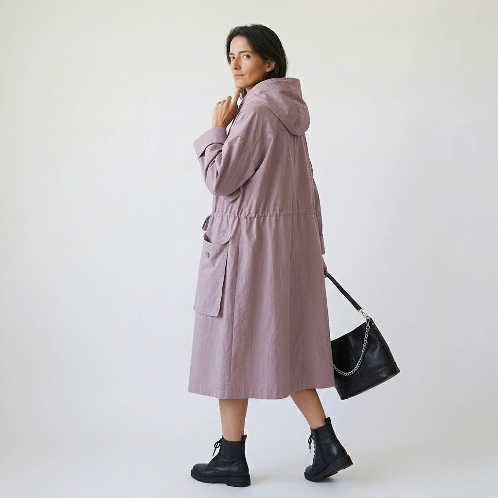 Parka lunga in misto cotone e poliestere con cappuccio regolabile e tasche utili