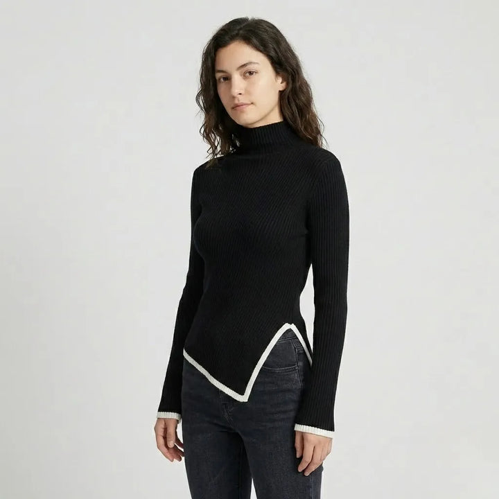 Maglione a coste con colletto alto e vestibilità aderente
