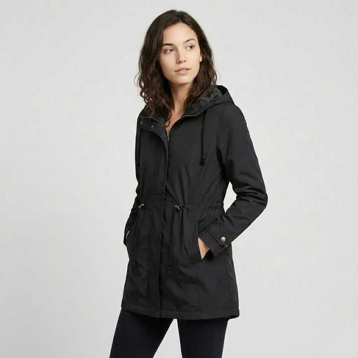 Parka lunga in cotone tecnico con cappuccio e vestibilità aderente