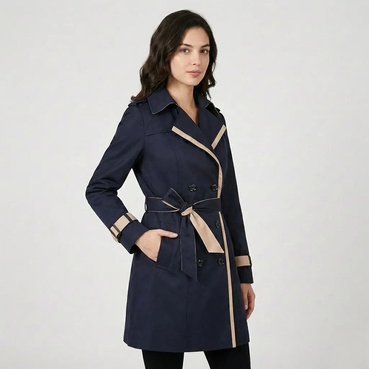 Cappotto strutturato in cotone con taglio aderente