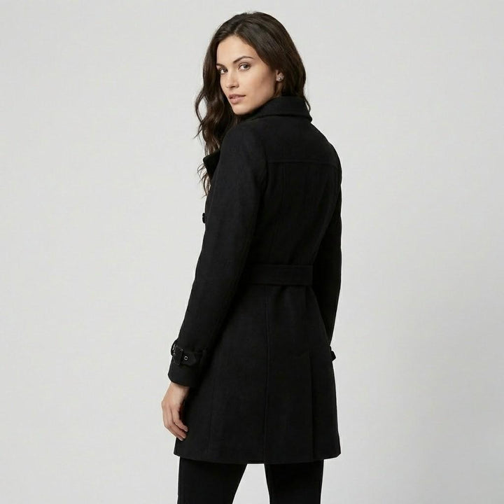 Cappotto strutturato in misto lana con taglio aderente in stile urbano