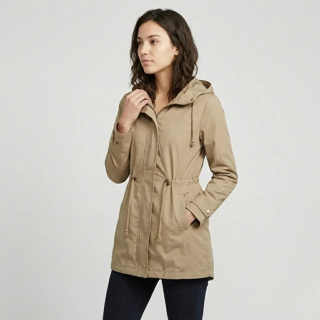 Parka lunga in cotone tecnico con cappuccio e taglio aderente
