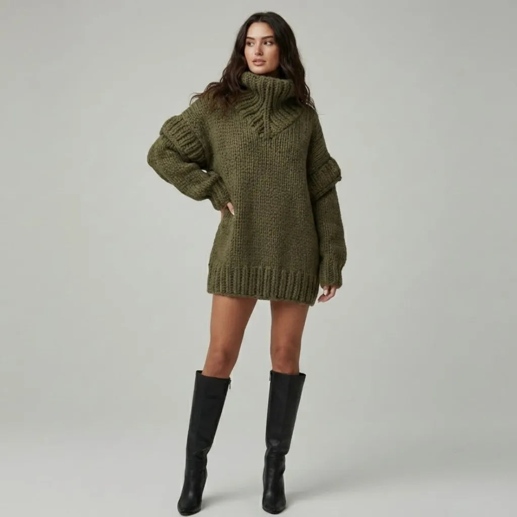 Maglione in misto acrilico e poliestere con taglio oversize e colletto alto