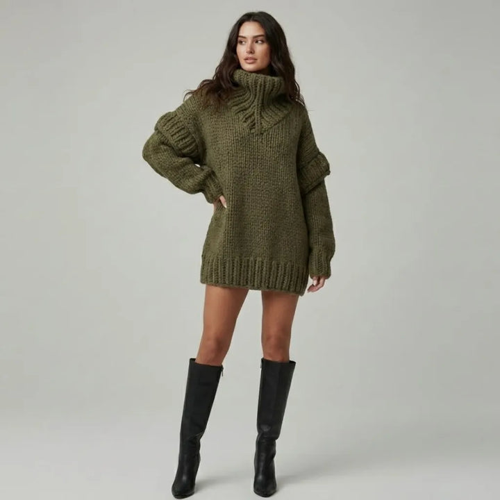 Maglione in misto acrilico e poliestere con taglio oversize e colletto alto