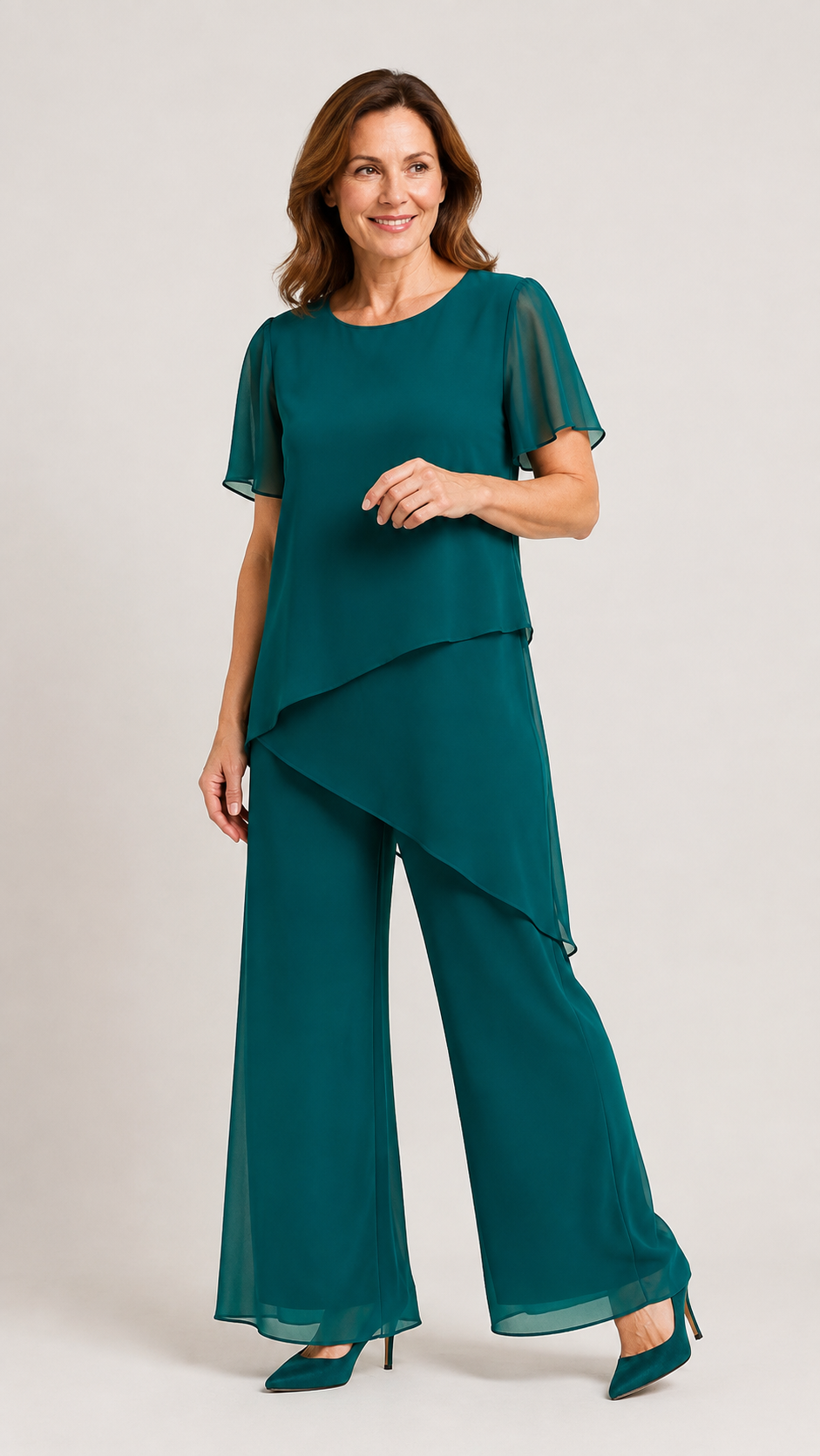 Completo elegante da donna con taglio fluido