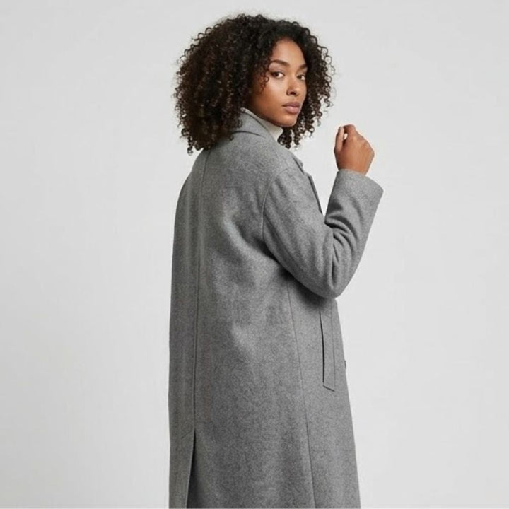 Cappotto lungo ed elegante con rever classici