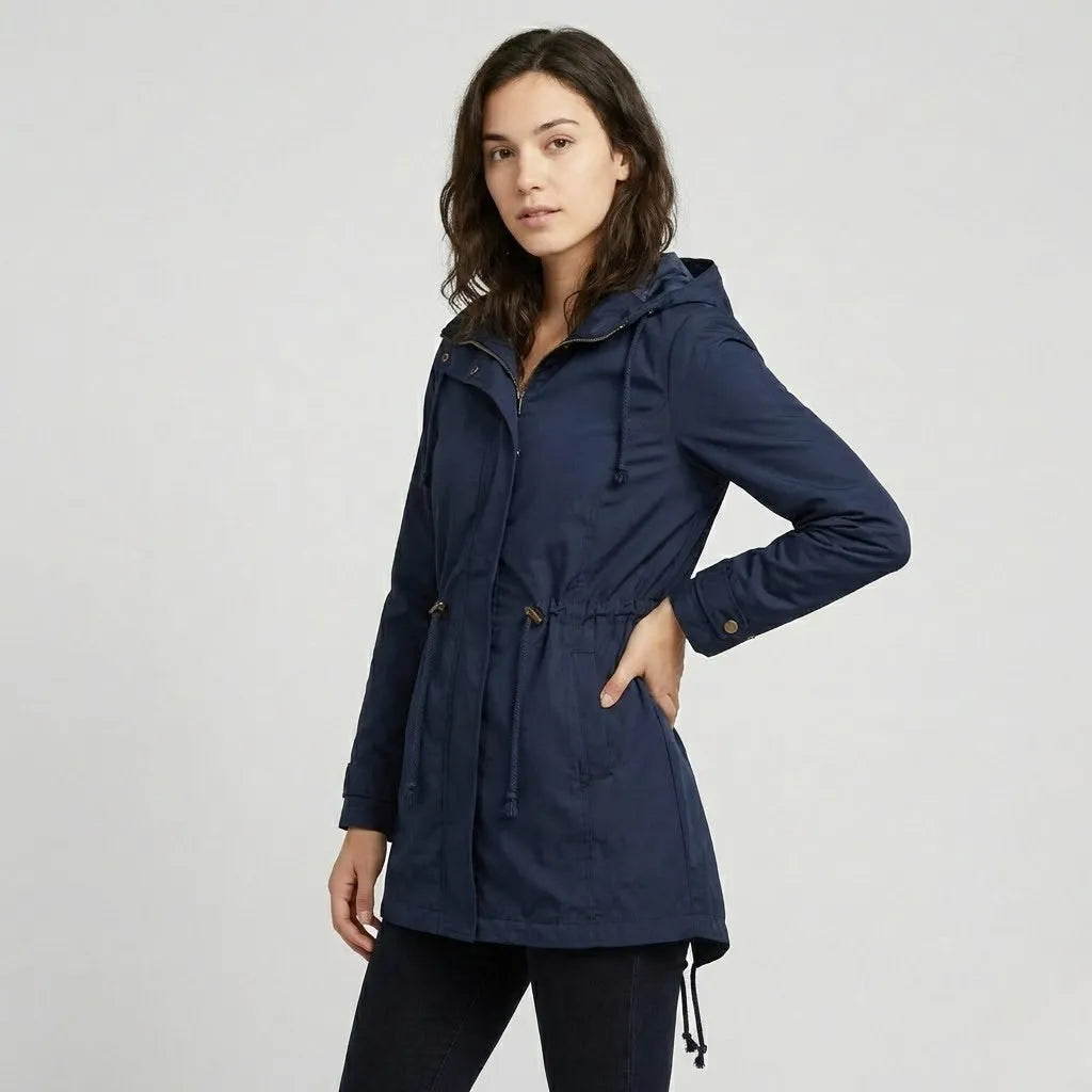 Parka lunga in cotone tecnico con cappuccio e taglio aderente