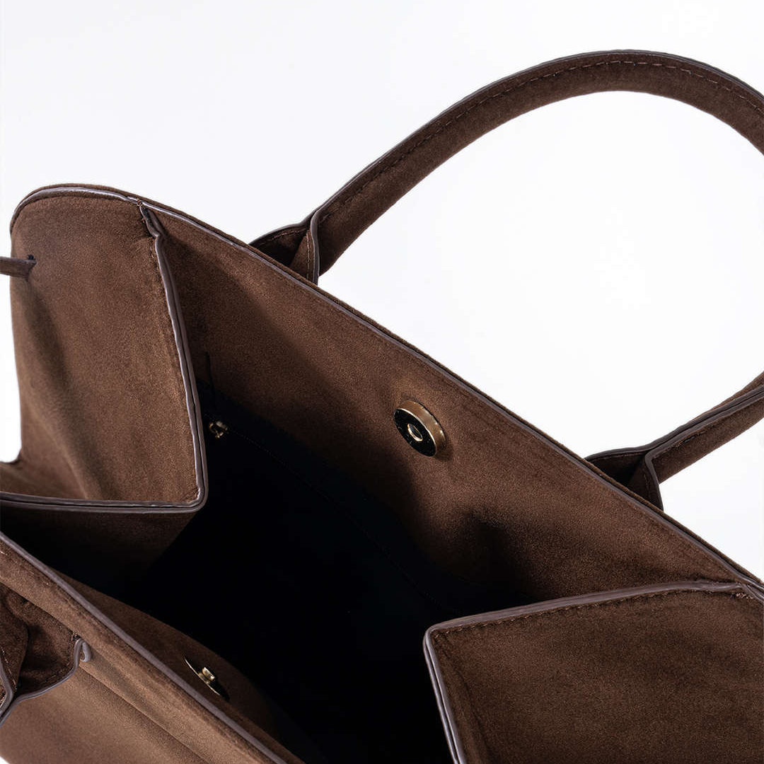 Borsa grande minimalista con un aspetto delicato
