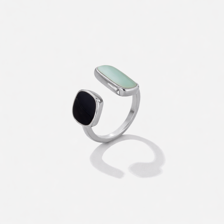 Anello avvolgente argento con dettaglio bluastro