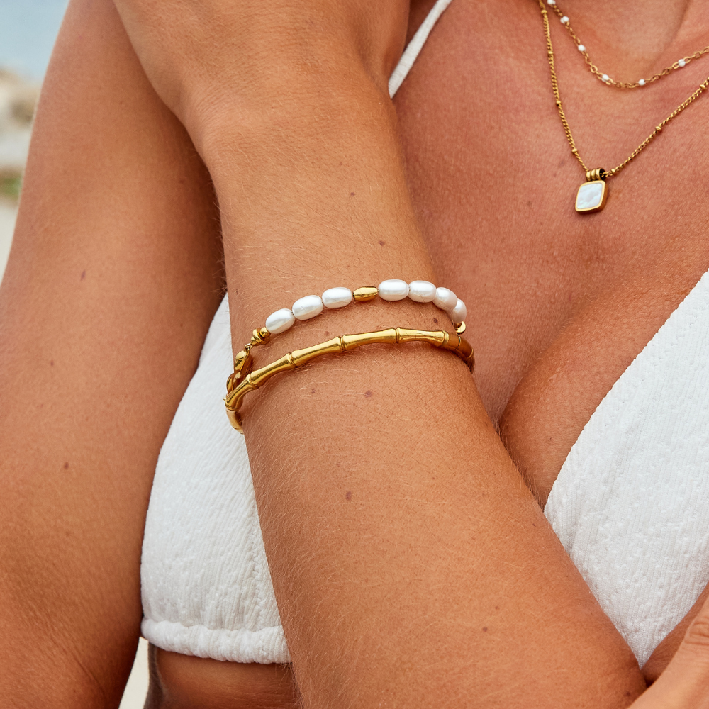 Bracciale rigido dorato Ara con effetto sagomato