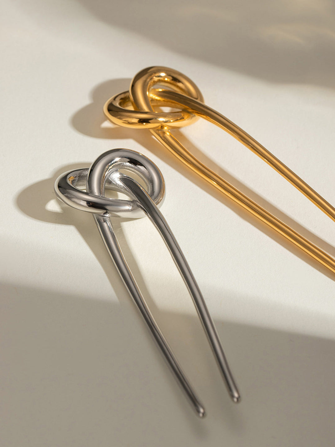 Spilla per capelli rigida con dettaglio a nodo