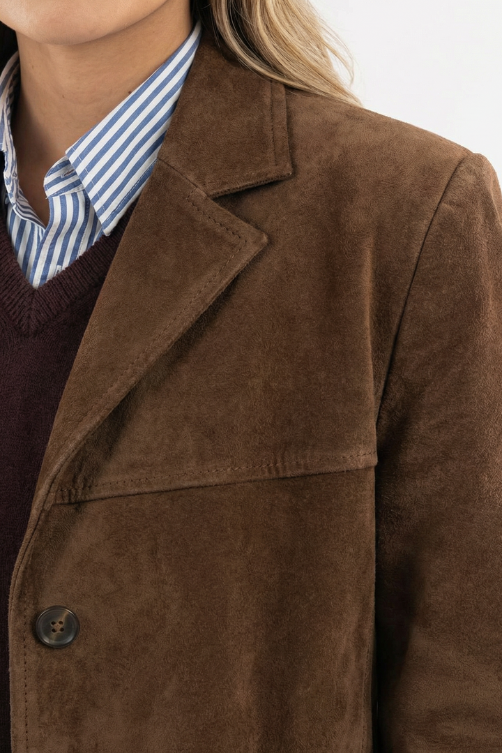 Cappotto caldo marrone libero con ampio risvolto