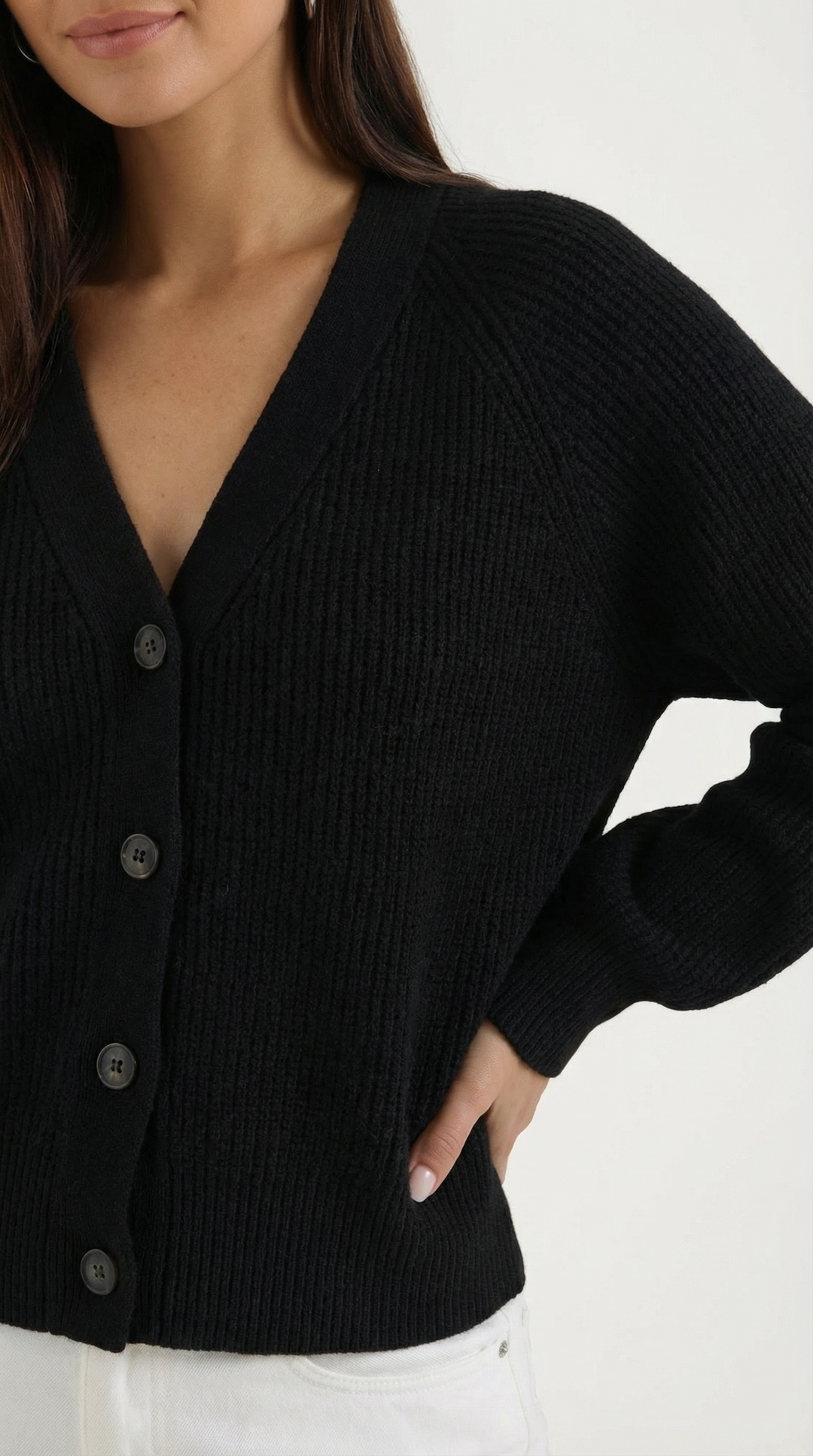 Cardigan lavorato a maglia con scollatura a V e delicati bottoni