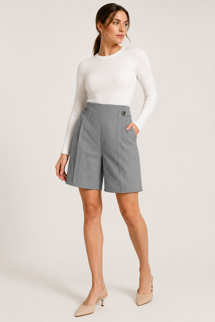 Pantaloni corti con vita alta e bottoni laterali