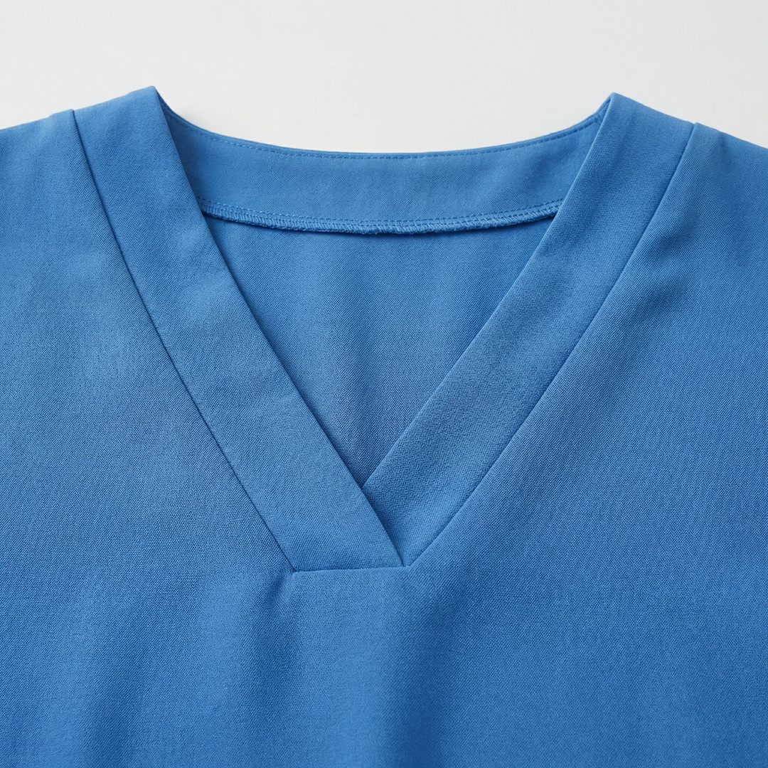 Blusa in crepe con scollatura a V e maniche corte