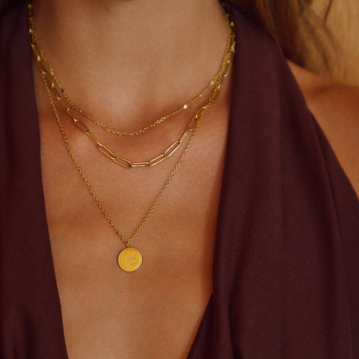 Collana a strati Geya con moneta