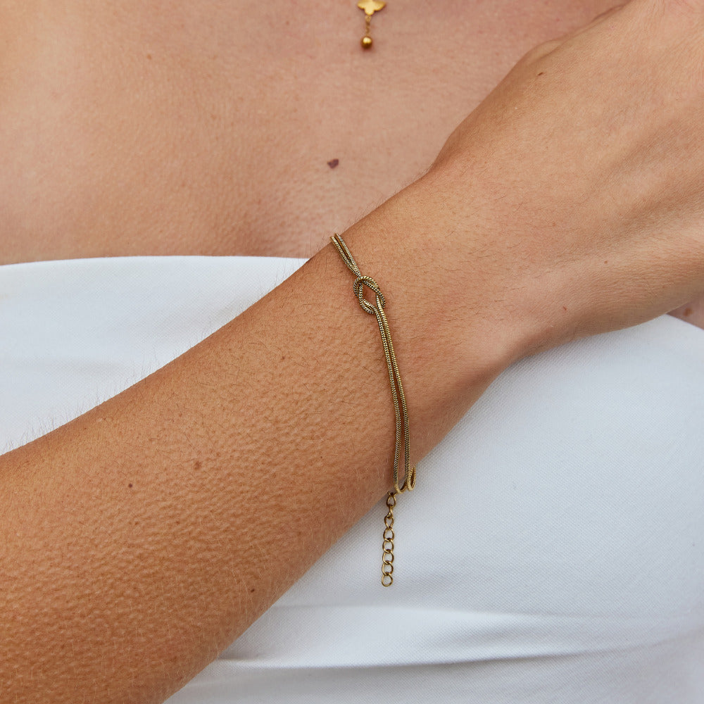 Bracciale in oro con nodo