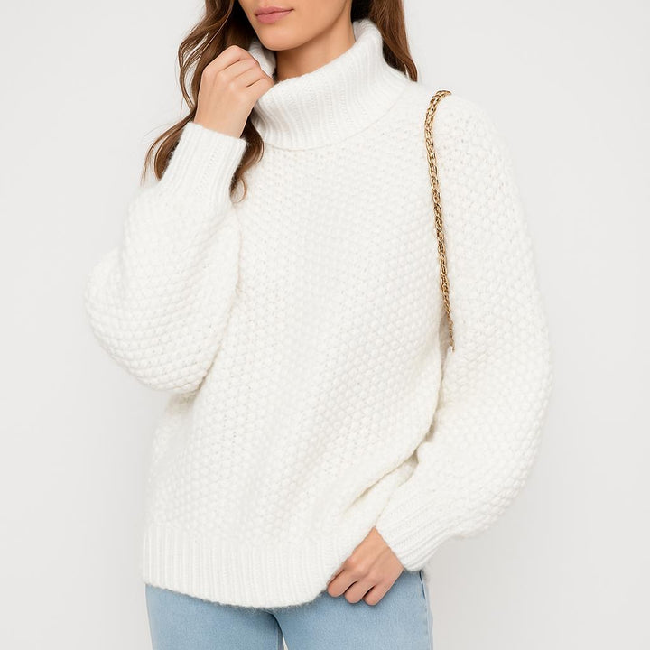 Maglione strutturato lavorato a maglia in misto lana e viscosa con collo alto